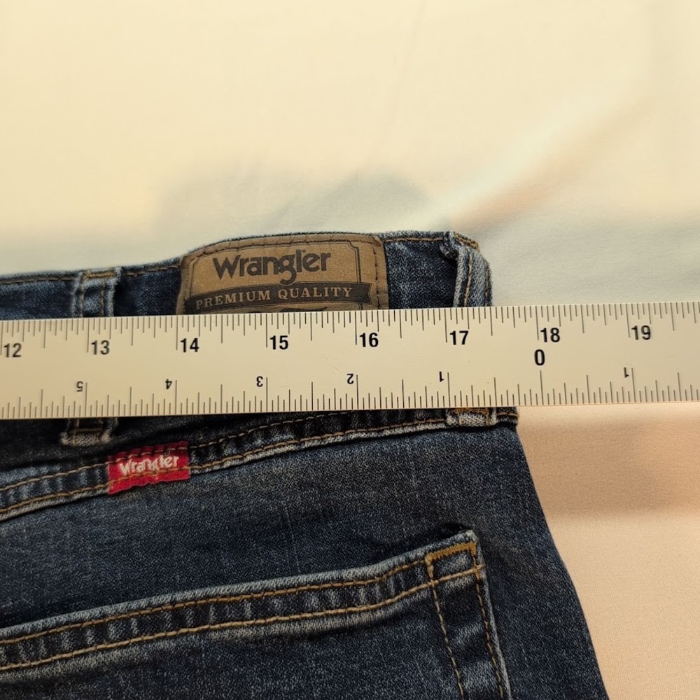 Wrangler Relaxed Boot Mens Jeans 36x34 Medium Wash Blue Denim Pants - Picture 7 of 7